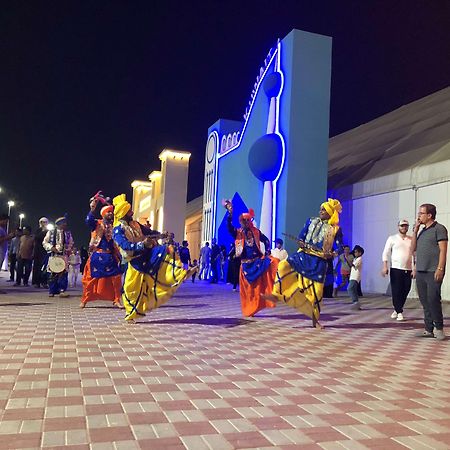 Radisson Blu Hotel, Adzsmán Kültér fotó Bhangra dancers at the Global Village