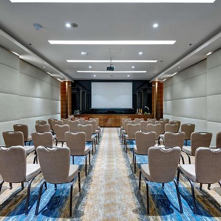 Radisson Blu Hotel, Adzsmán Kültér fotó Meeting room