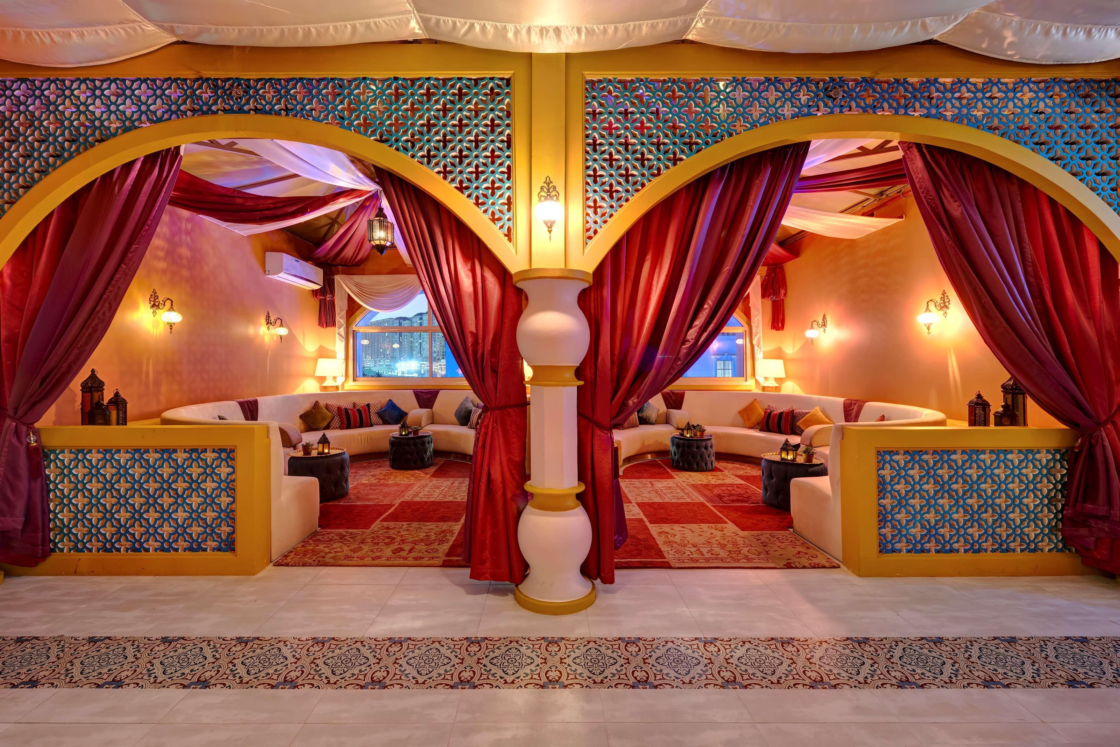 Radisson Blu Hotel, Adzsmán Kültér fotó The Majlis Al Arab