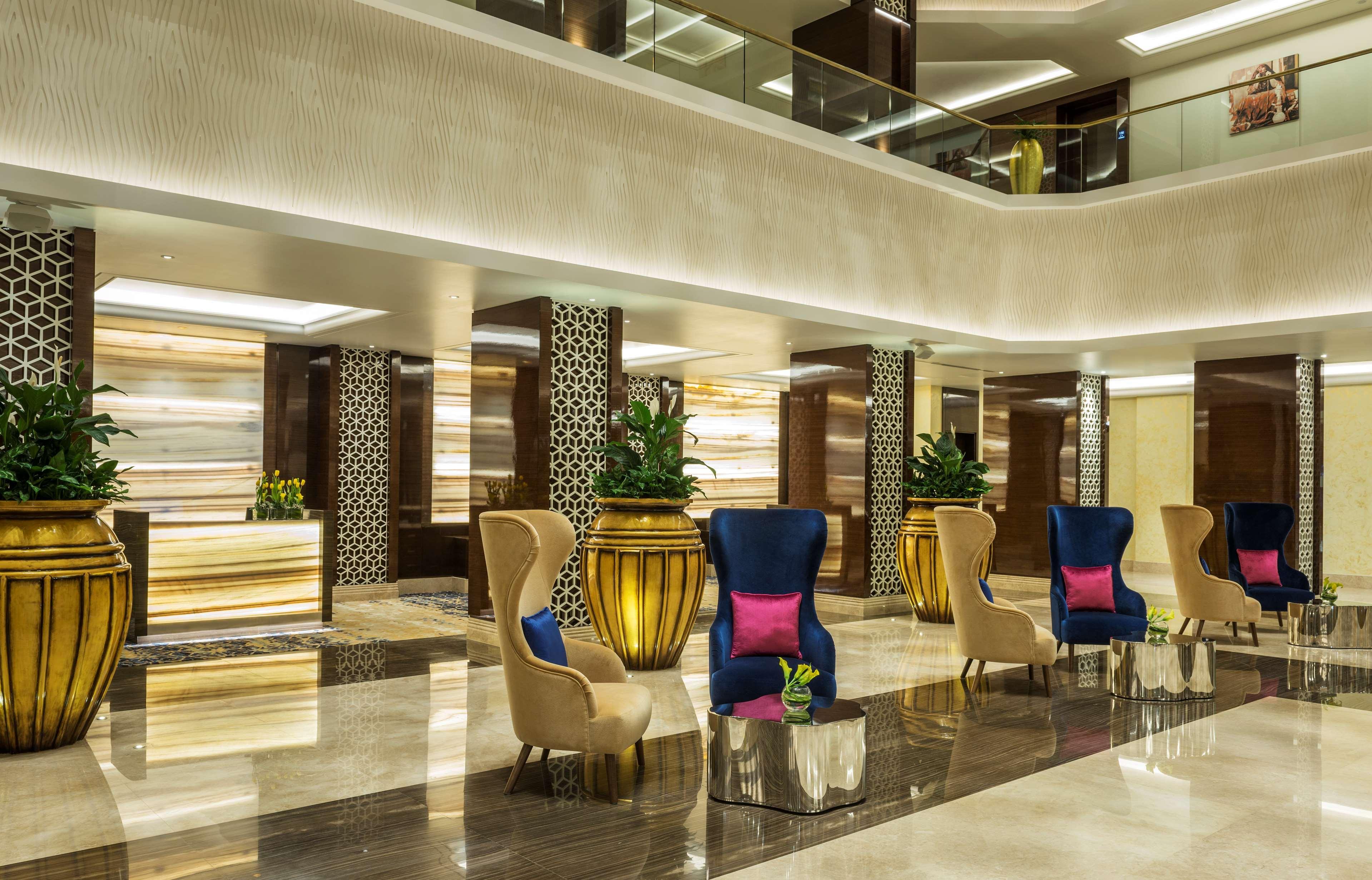 Radisson Blu Hotel, Adzsmán Kültér fotó Lobby
