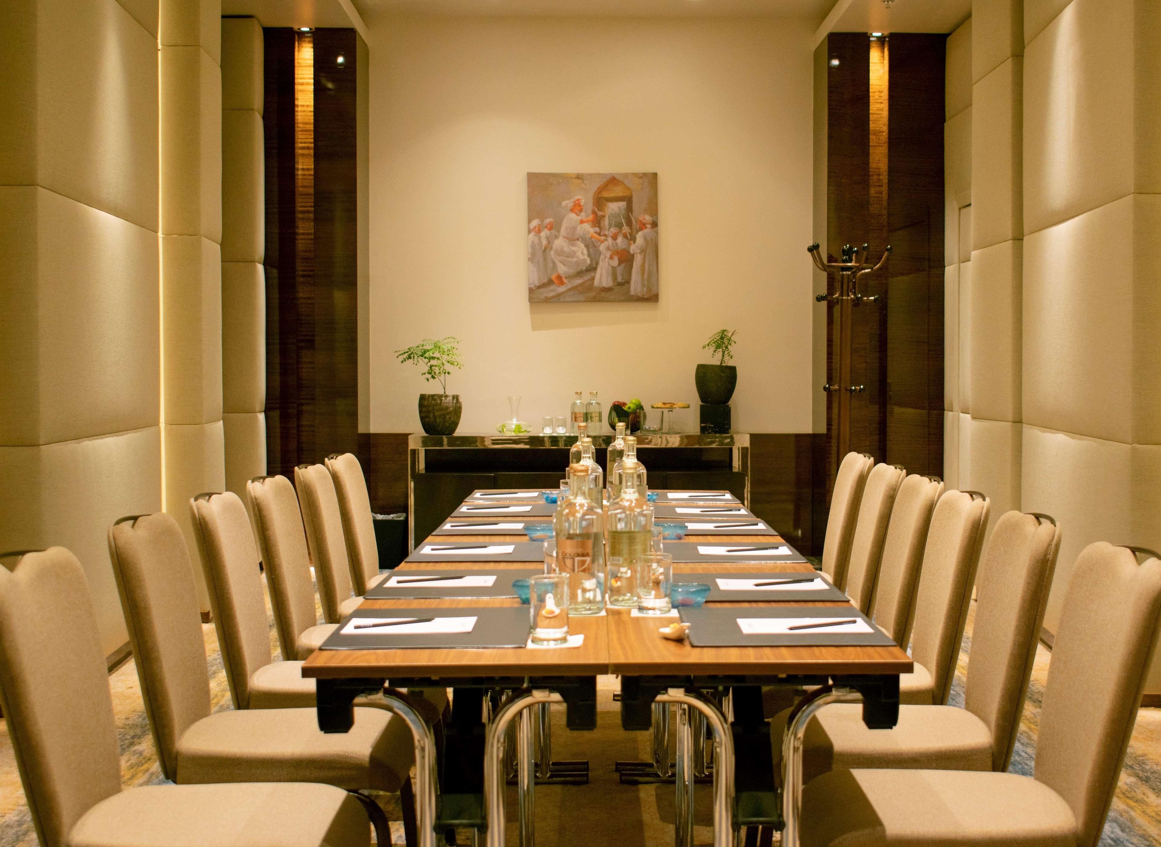 Radisson Blu Hotel, Adzsmán Kültér fotó Meeting room