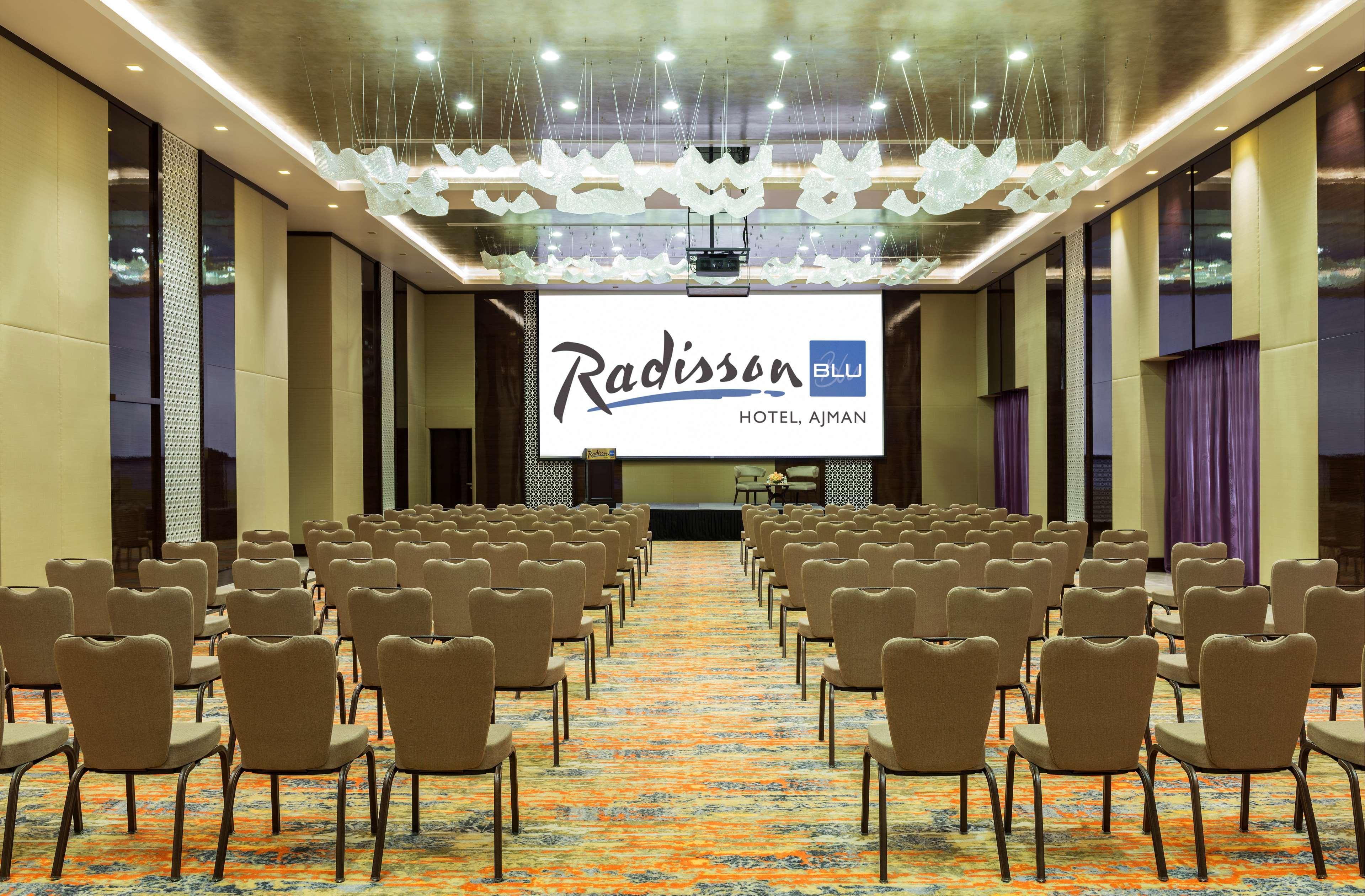Radisson Blu Hotel, Adzsmán Kültér fotó Radisson Hotel, Ajman