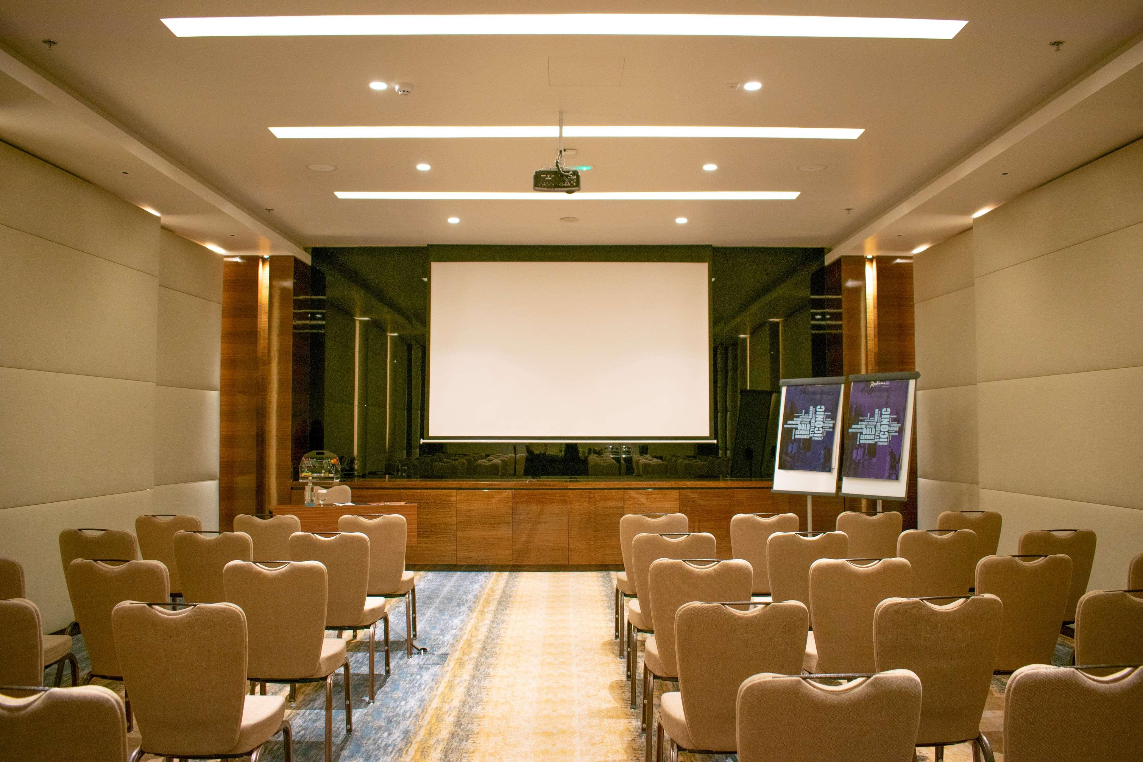 Radisson Blu Hotel, Adzsmán Kültér fotó A typical meeting room