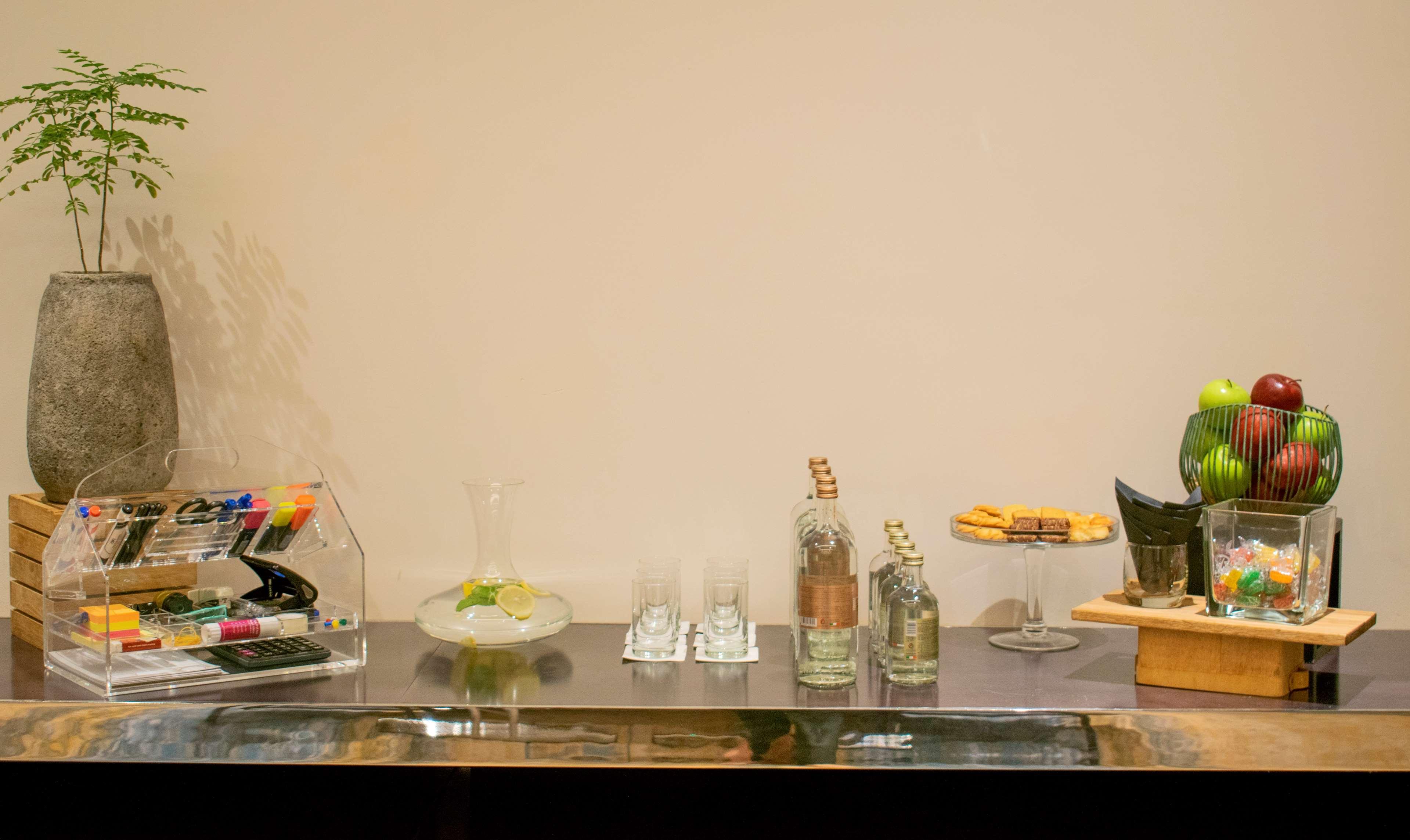 Radisson Blu Hotel, Adzsmán Kültér fotó A bar at the 2011 Toronto International Film Festival