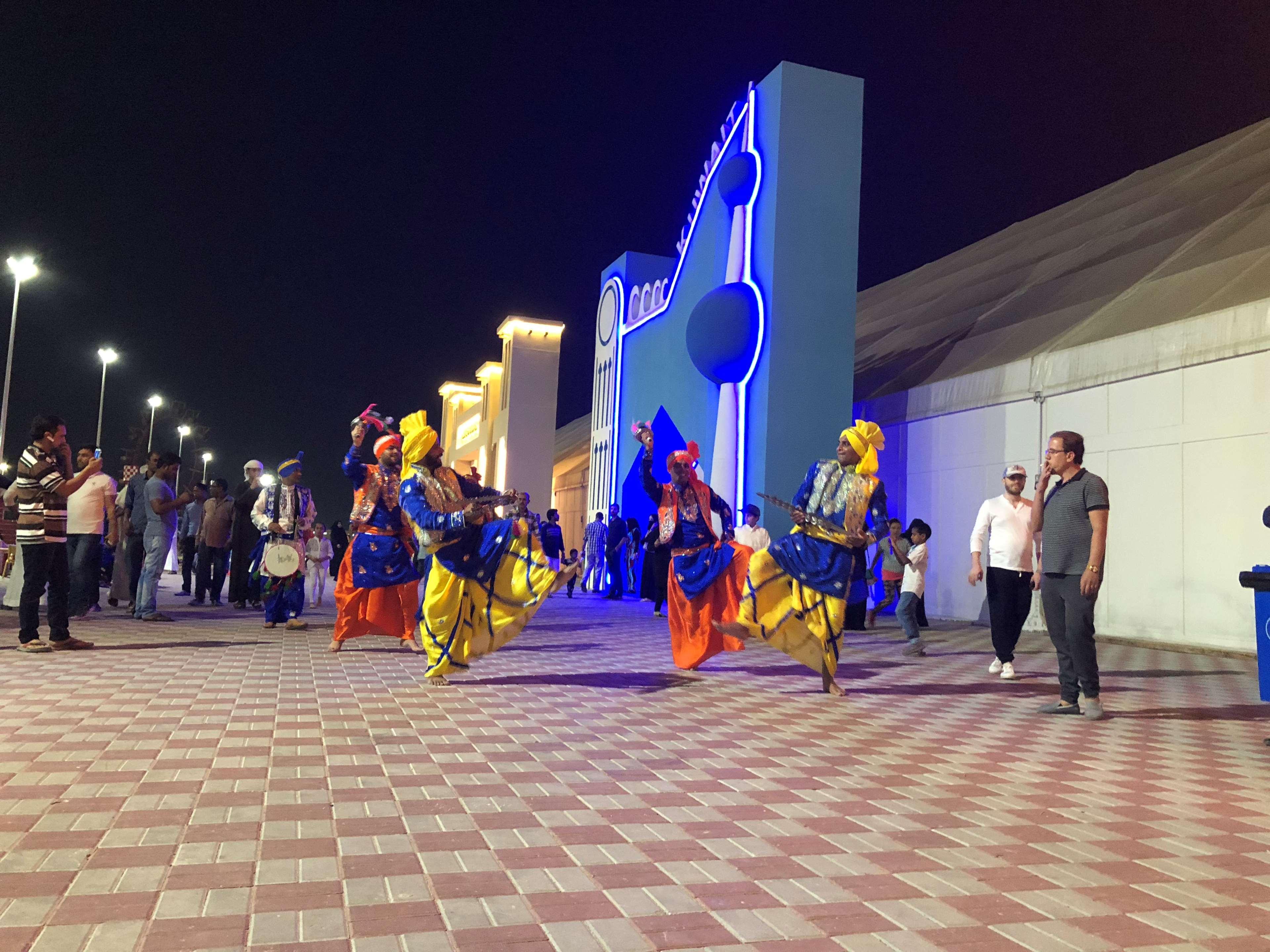 Radisson Blu Hotel, Adzsmán Kültér fotó Bhangra dancers at the Global Village