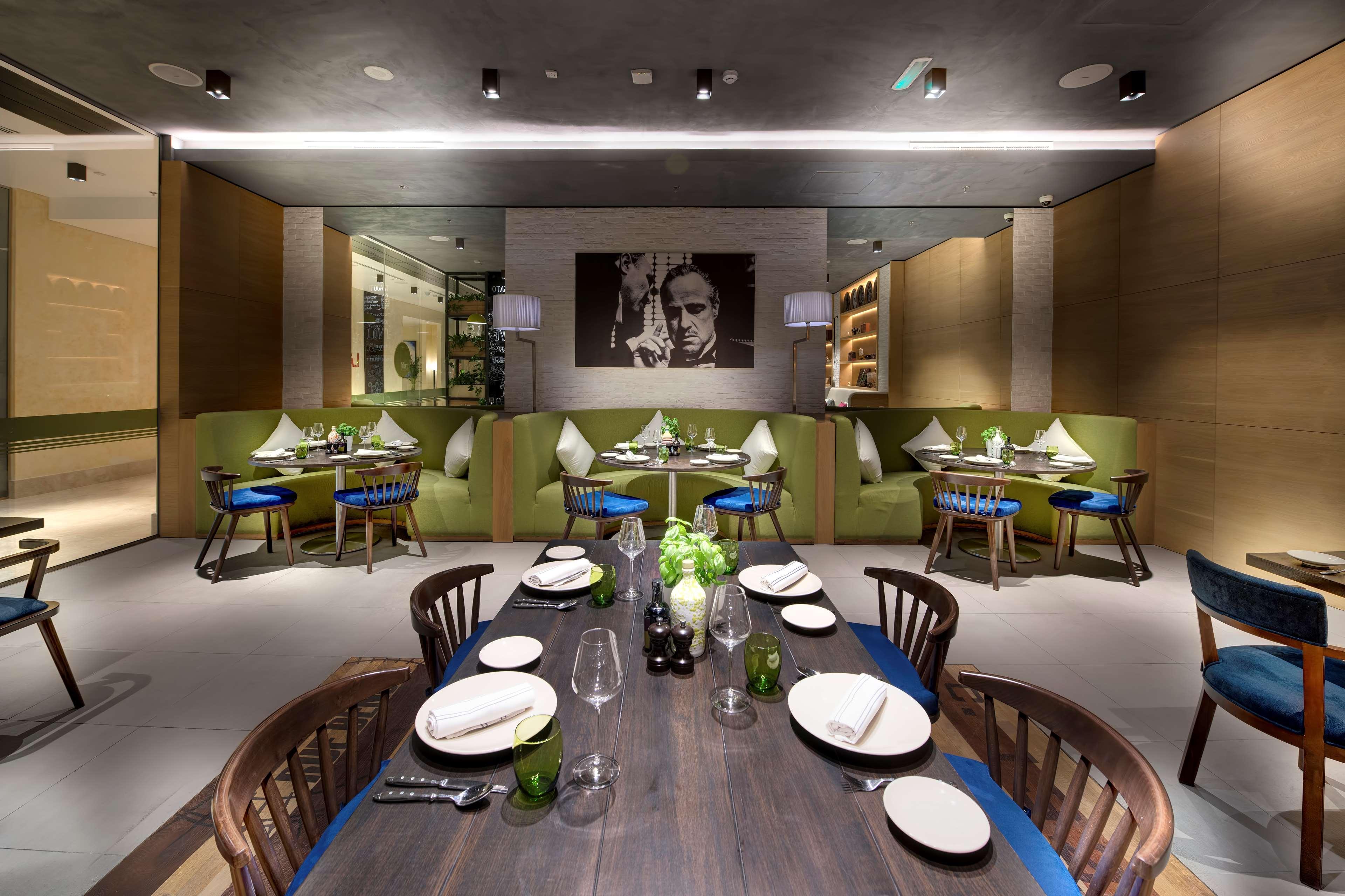 Radisson Blu Hotel, Adzsmán Kültér fotó Interior of the restaurant