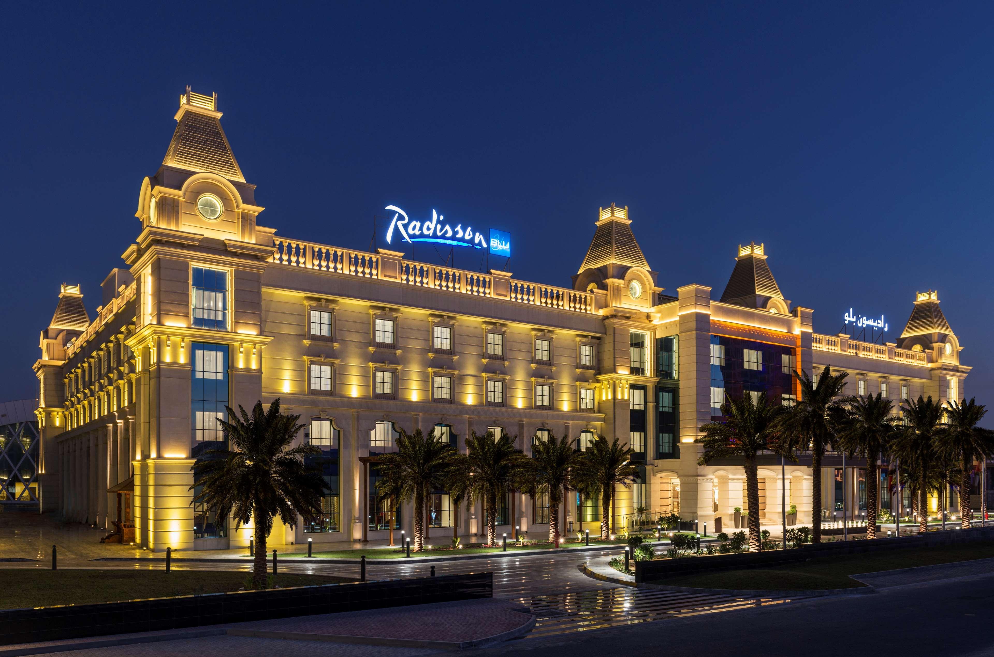 Radisson Blu Hotel, Adzsmán Kültér fotó Radisson Hotel, Al Qasr, Dubai