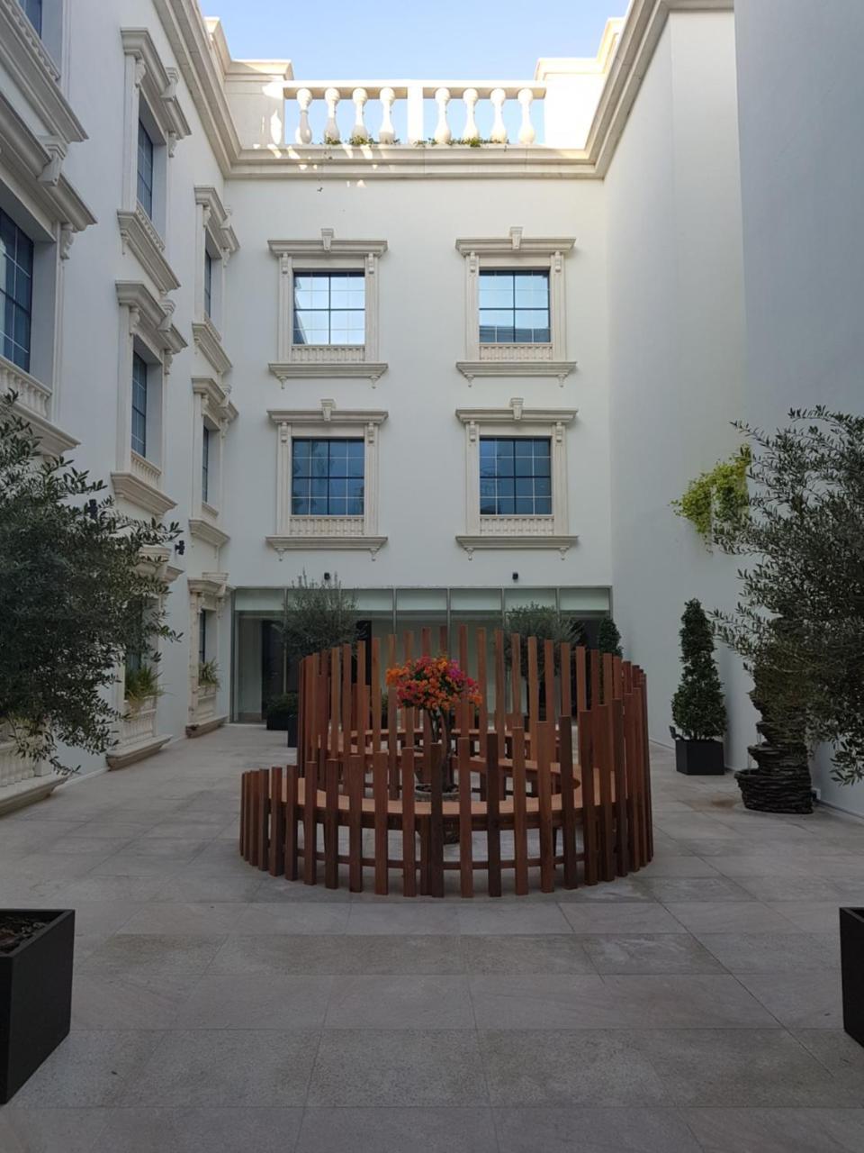 Radisson Blu Hotel, Adzsmán Kültér fotó The courtyard of the museum